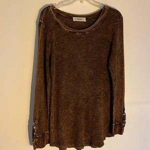 Super cute long ribbed top with button detail on wrists